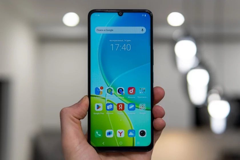 Прочный корпус и выносливая батарея за разумные деньги: обзор vivo Y04s — Дисплей. 1