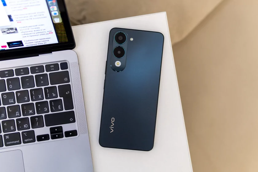 Прочный корпус и выносливая батарея за разумные деньги: обзор vivo Y04s — Дизайн корпуса. 3