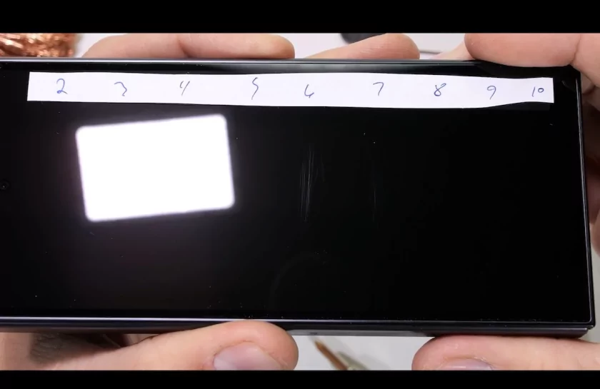 Блогер оценил трискладной Galaxy Z TriFold на прочность: конструкция не выдержала