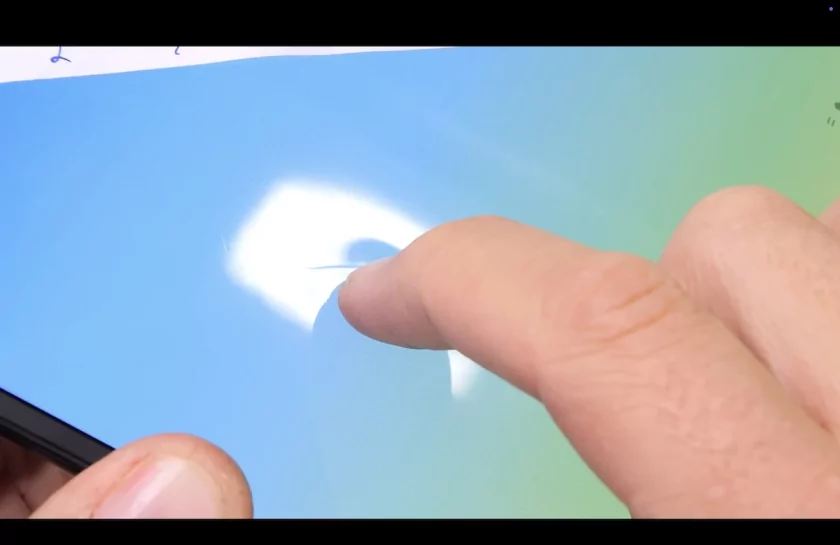 Блогер оценил трискладной Galaxy Z TriFold на прочность: конструкция не выдержала