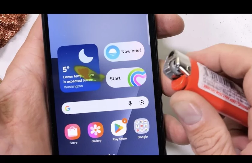 Блогер оценил трискладной Galaxy Z TriFold на прочность: конструкция не выдержала