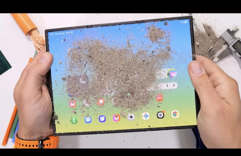 Блогер оценил трискладной Galaxy Z TriFold на прочность: конструкция не выдержала