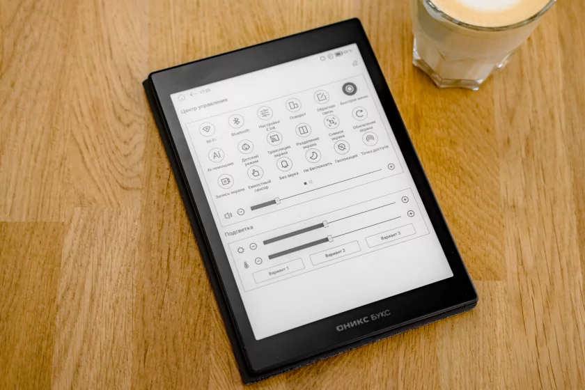 Больше, чем просто электронная книга: обзор «ОНИКС БУКС Кон-Тики 5» с полноценным Android и Wi-Fi — Дисплей и прошивка. 1