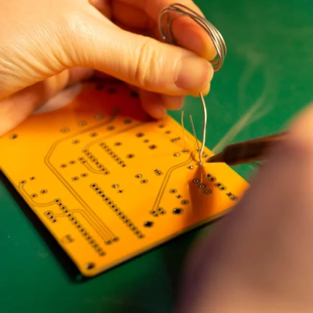 Необычно и полезно: станция RegenBox 1 позволяет подзаряжать одноразовые батарейки