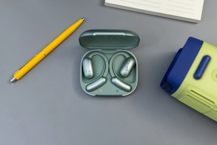 Спортивные и направляют звук прямо в ухо: обзор наушников Soundcore AeroFit 2 с регулируемой посадкой