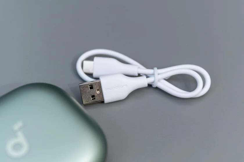 Спортивные и направляют звук прямо в ухо: обзор наушников Soundcore AeroFit 2 с регулируемой посадкой — Комплект поставки. 4