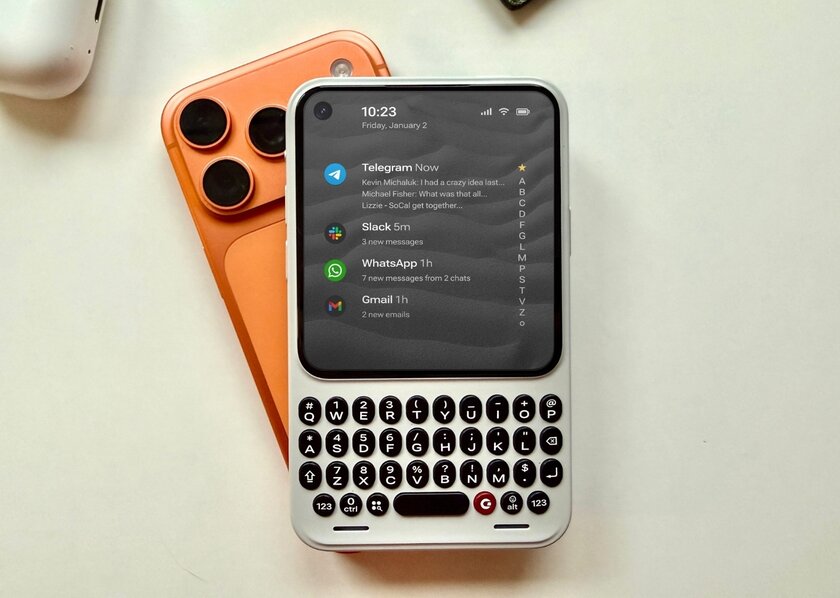 Квадратный экран и QWERTY-клавиатура в стиле BlackBerry — анонсирован Clicks Communicator