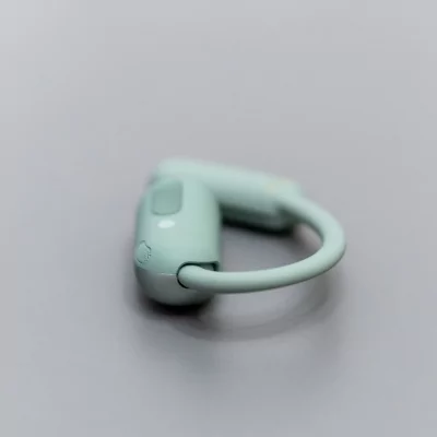 Спортивные и направляют звук прямо в ухо: обзор наушников Soundcore AeroFit 2 с регулируемой посадкой — Внешний вид и удобство ношения. 3