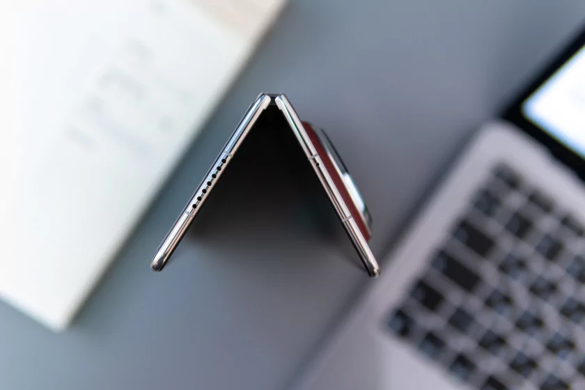 Случайно уронили, а ему хоть бы что: обзор прочного складного флагмана HUAWEI Mate X7 — Дизайн корпуса. 3