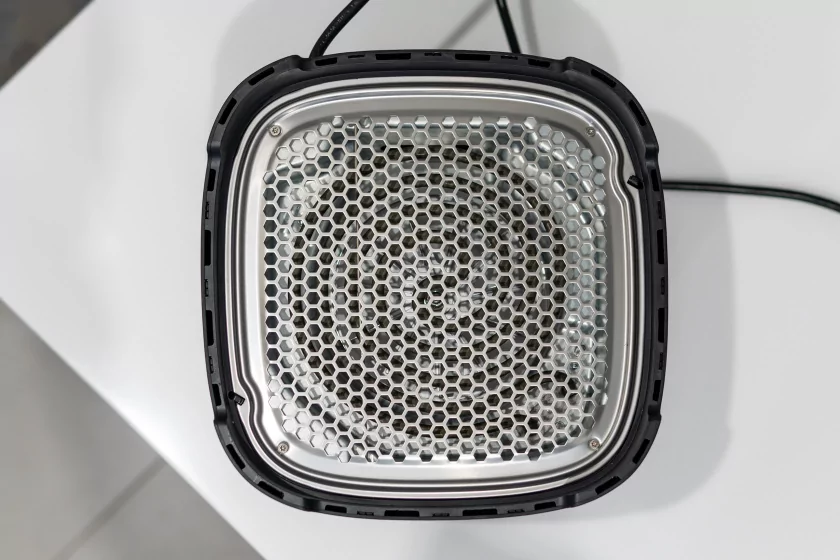 Стекло вместо металла: обзор компактного аэрогриля Trouver AF20 Pro, в котором видна еда — Внешний вид и устройство. 5