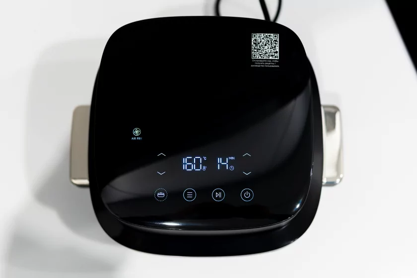 Стекло вместо металла: обзор компактного аэрогриля Trouver AF20 Pro, в котором видна еда — Внешний вид и устройство. 4