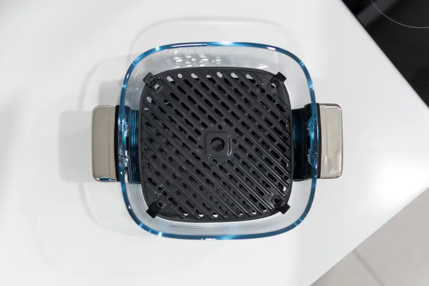 Стекло вместо металла: обзор компактного аэрогриля Trouver AF20 Pro, в котором видна еда — Внешний вид и устройство. 3