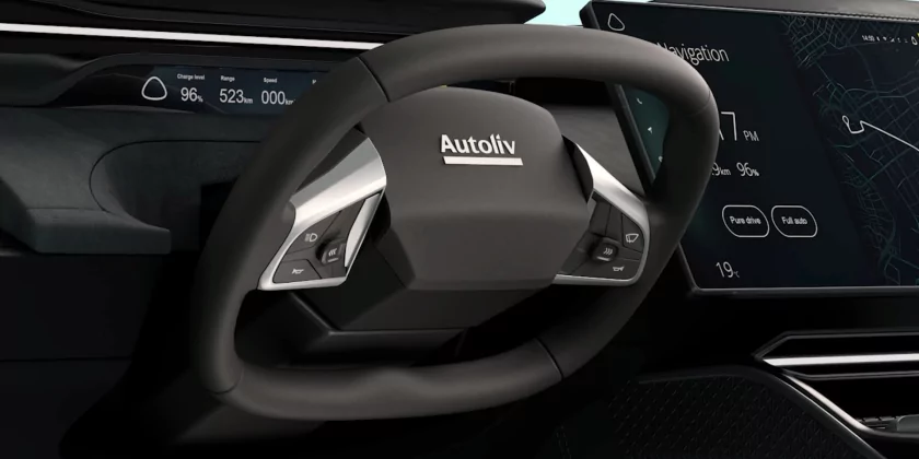 Представлен первый в мире выдвижной руль для беспилотных автомобилей