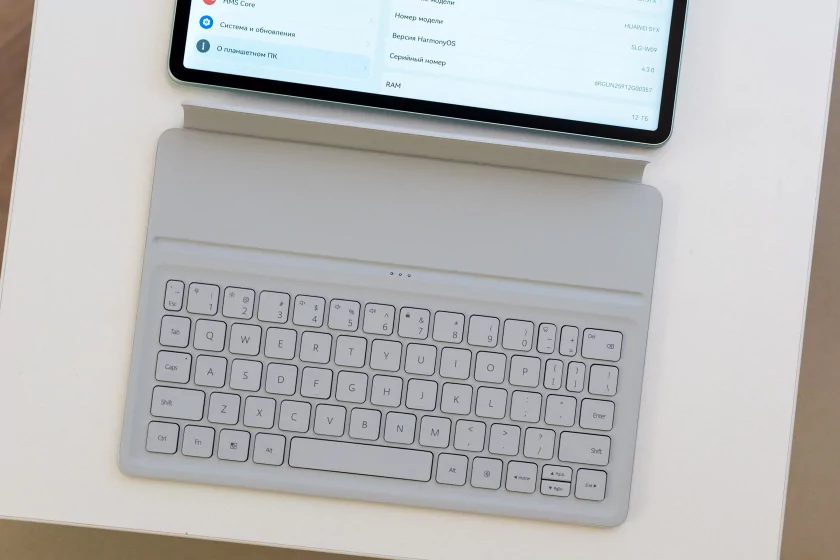 Обзор HUAWEI MatePad 11,5 S 2026 PaperMatte: планшет с «бумажным» экраном, способный заменить ноутбук — Клавиатура. 2