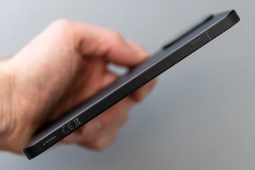 Мощный чип, Android 16 и 7400 мАч: обзор доступного флагмана OnePlus 15R — Дизайн. 6