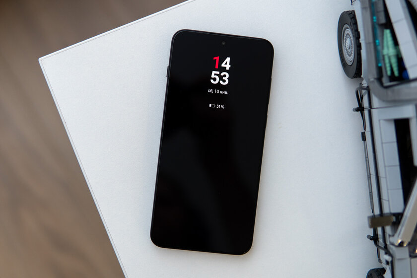 Мощный чип, Android 16 и 7400 мАч: обзор доступного флагмана OnePlus 15R — Дисплей. 3