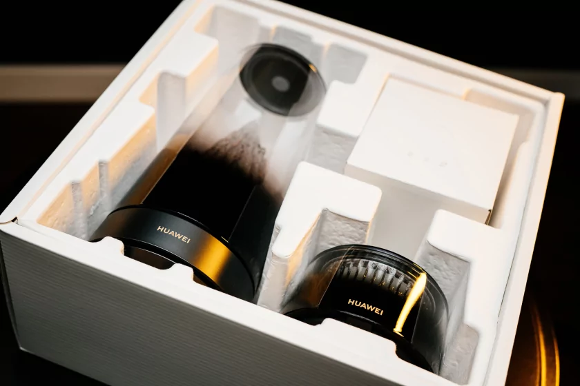 «Гора» с подсветкой и Wi-Fi 7: обзор стильного роутера HUAWEI WiFi Mesh X3 Pro — Комплект поставки. 3