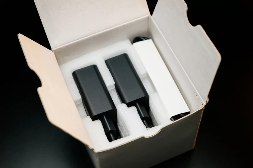 «Гора» с подсветкой и Wi-Fi 7: обзор стильного роутера HUAWEI WiFi Mesh X3 Pro — Комплект поставки. 4