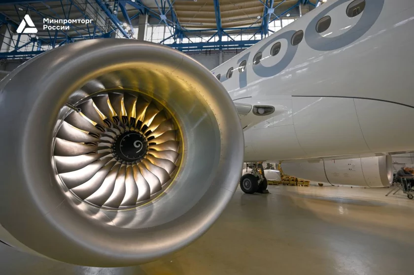 Минпромторг показал интерьер импортозамещённого самолёта Superjet 100