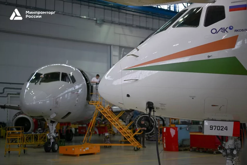Минпромторг показал интерьер импортозамещённого самолёта Superjet 100