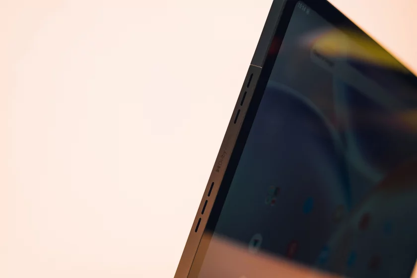 Планшет с полезной оранжевой кнопкой: обзор TECNO MEGAPAD Pro для фильмов и работы — Дисплей и звук. 4