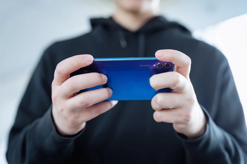 Россияне купили свыше 1,5 млн смартфонов в подарок на Новый год