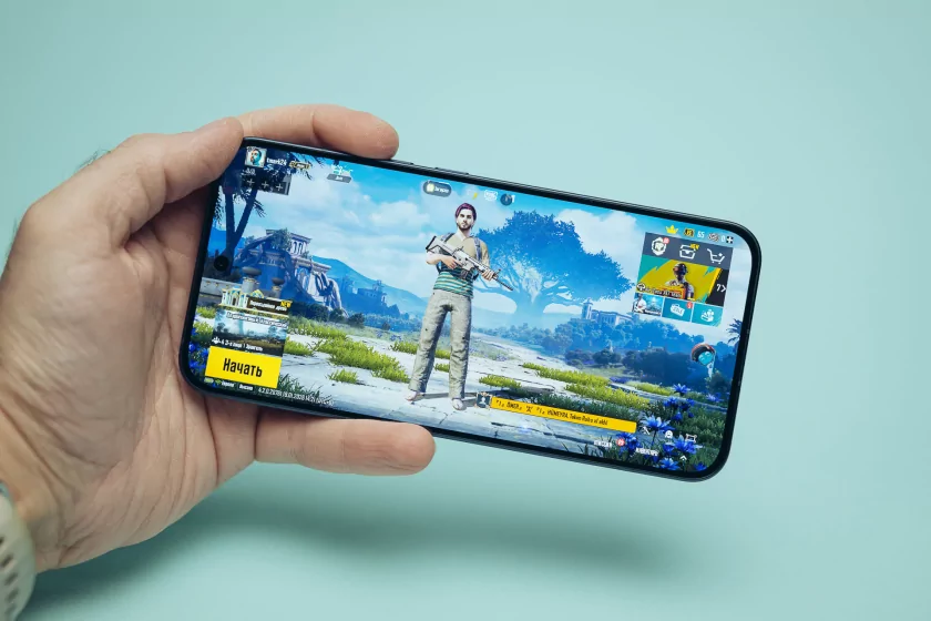 Сохраняет впечатления, выглядит стильно и не боится воды: обзор OPPO Reno15 5G — Дисплей. 3