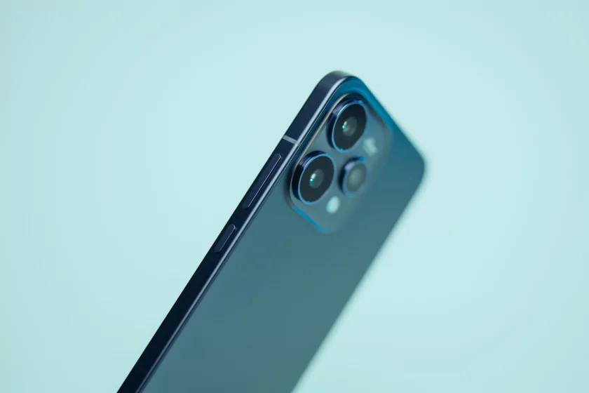 Сохраняет впечатления, выглядит стильно и не боится воды: обзор OPPO Reno15 5G — Дизайн корпуса. 5