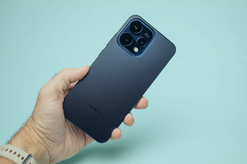 Сохраняет впечатления, выглядит стильно и не боится воды: обзор OPPO Reno15 5G — Дизайн корпуса. 6