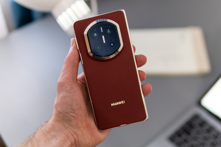 В России стартовали предзаказы на складной HUAWEI Mate X7 и наушники FreeClip 2