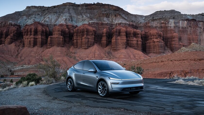 Tesla поставила в Model Y новый бортовой компьютер AP45