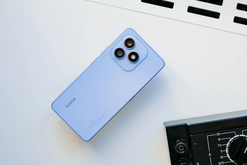 Ёмкая батарея, 108 Мп и приятный глазу дизайн: обзор HONOR X8d — Дизайн корпуса. 4