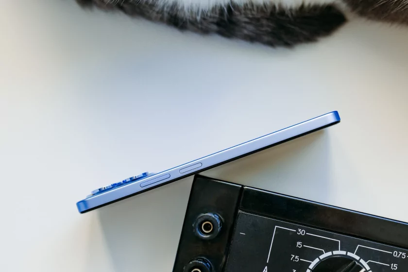 Ёмкая батарея, 108 Мп и приятный глазу дизайн: обзор HONOR X8d — Дизайн корпуса. 5