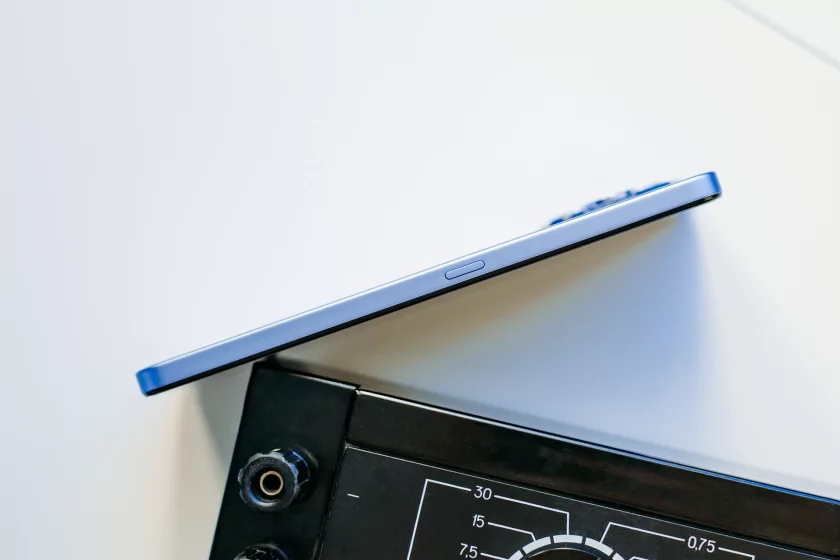 Ёмкая батарея, 108 Мп и приятный глазу дизайн: обзор HONOR X8d — Дизайн корпуса. 7