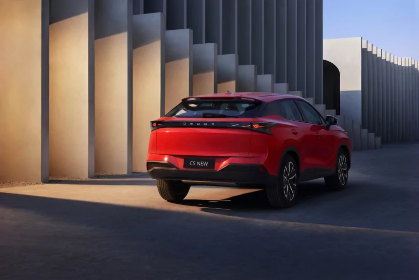 OMODA обновит кроссовер C5 новым салоном и кузовом