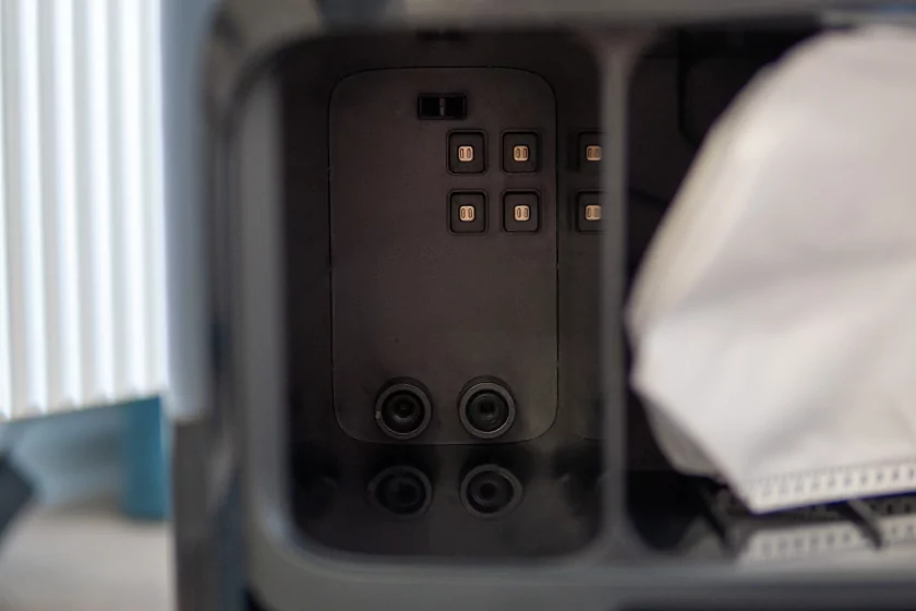 Этот робот-пылесос убирает лучше меня. Обзор TROUVER Z60 Ultra Roller Complete — честный опыт — Базовая станция. 8