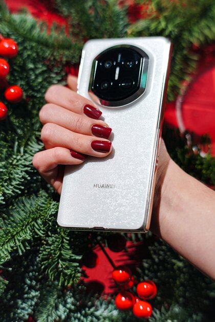 В России уже можно купить складной смартфон HUAWEI Mate X7 и наушники FreeClip 2: сколько стоят