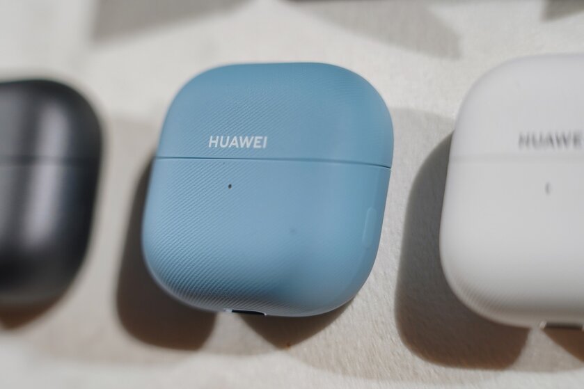 В России уже можно купить складной смартфон HUAWEI Mate X7 и наушники FreeClip 2: сколько стоят