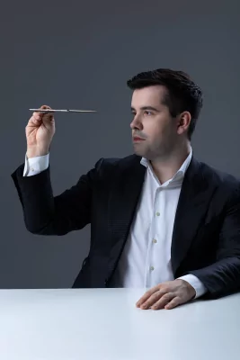 15 людей одновременно сыграют в шахматы с гроссмейстером Яном Непомнящим на смартфонах Huawei Mate X7