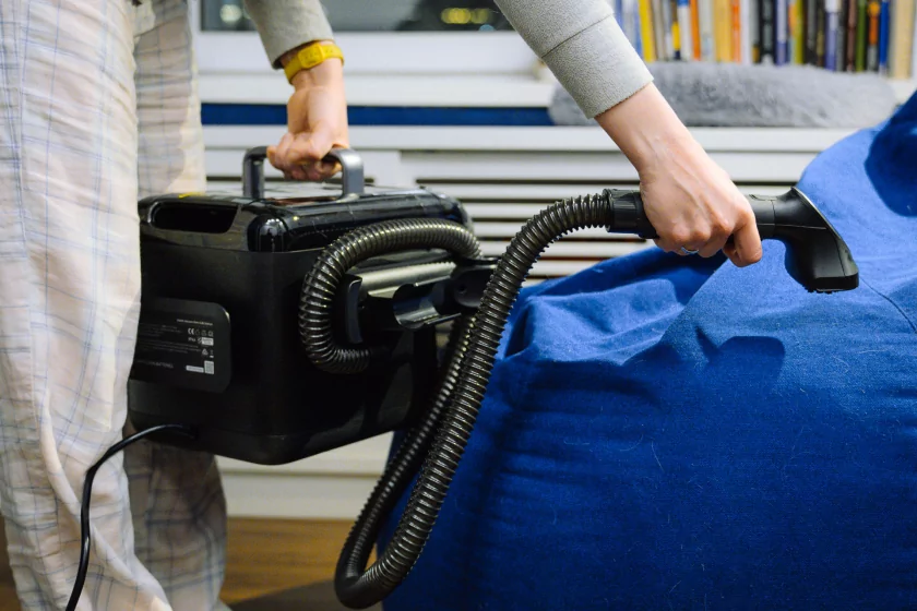 Из базы робота-пылесоса достаётся… ещё один пылесос. Обзор eufy Omni E28: такого я ещё не видел