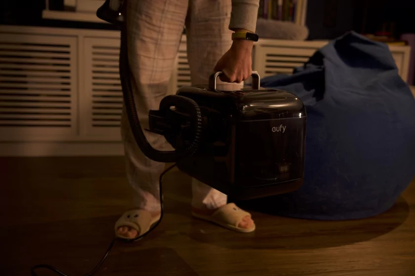 Из базы робота-пылесоса достаётся… ещё один пылесос. Обзор eufy Omni E28: такого я ещё не видел