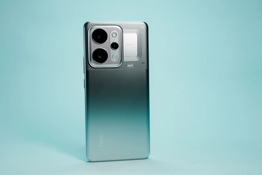 Рекорд автономности с батареей на 10 001 мАч: обзор недорогого realme P4 Power 5G — Дизайн. 3