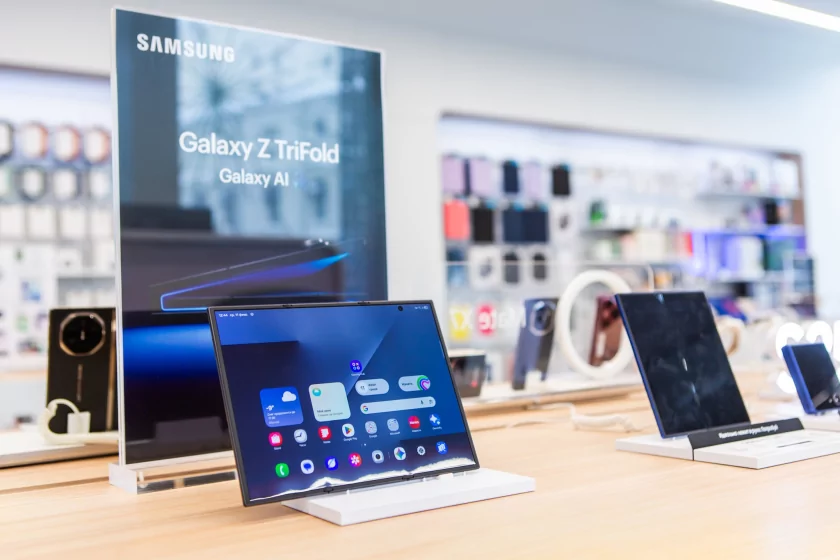 В России стартовали продажи Galaxy Z Trifold. Цена — всего 499 990 рублей