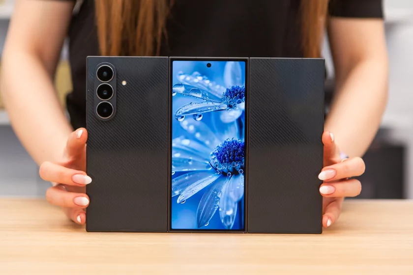 В России стартовали продажи Galaxy Z Trifold. Цена — всего 499 990 рублей