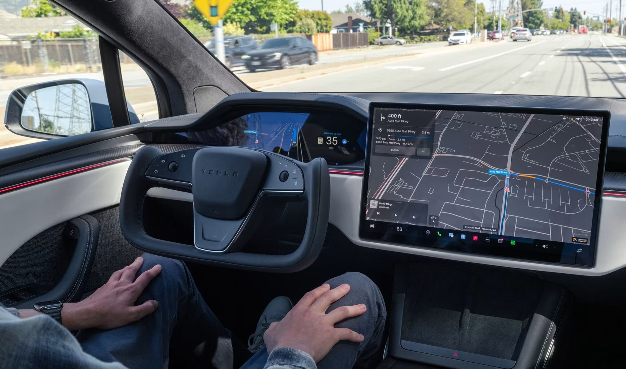 Китай запретит рули типа штурвала в автомобилях — такие делает в том числе Tesla