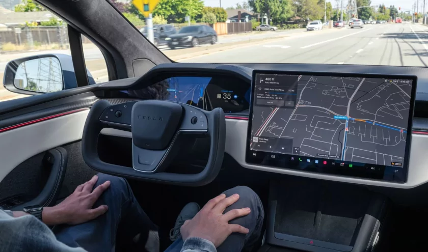 Китай запретит рули типа штурвала в автомобилях — такие делает в том числе Tesla