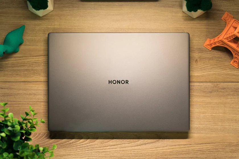 Тонкий и легкий, но прочный ноутбук: обзор «рабочей машинки» HONOR MagicBook X16 2026 — Дизайн. 1