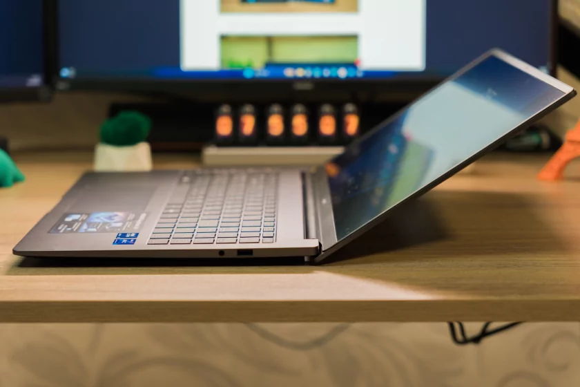 Тонкий и легкий, но прочный ноутбук: обзор «рабочей машинки» HONOR MagicBook X16 2026 — Дизайн. 2