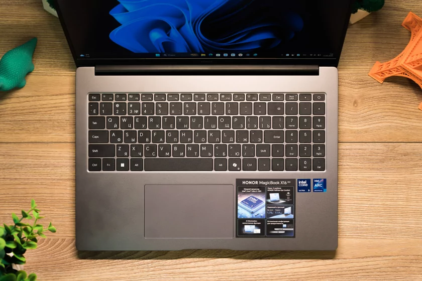 Тонкий и легкий, но прочный ноутбук: обзор «рабочей машинки» HONOR MagicBook X16 2026 — Дизайн. 5