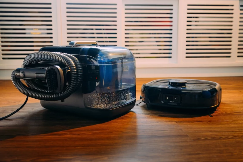 Умный робот-пылесос, геймерская гарнитура и монитор на 280 Гц: что подарить на 23 Февраля